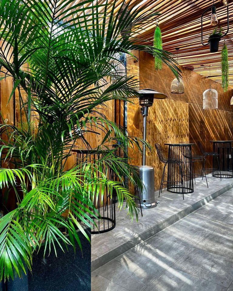 QUEENS-CHAMPAGNE-GARDEN-RESTAURANT-IN-KIMBERLEY 11 QUEENS-CHAMPAGNE-GARDEN-RESTAURANT-IN-KIMBERLEY 11