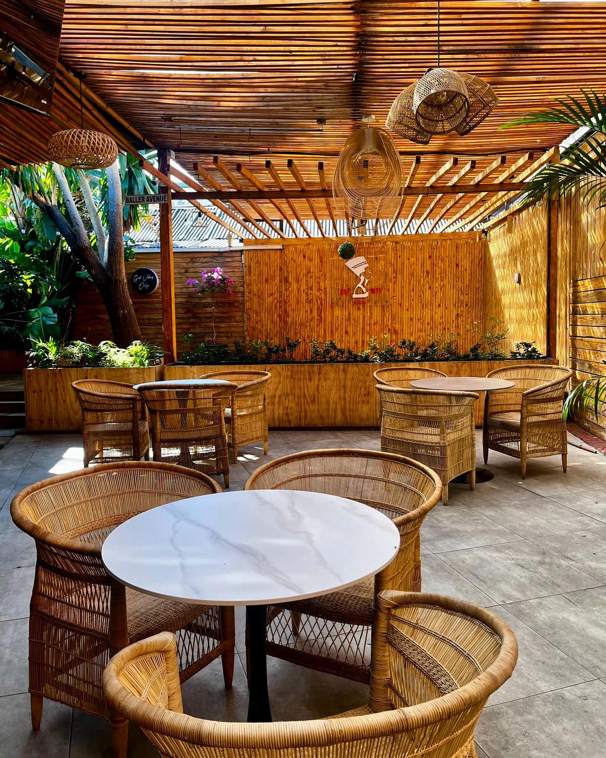 QUEENS-CHAMPAGNE-GARDEN-RESTAURANT-IN-KIMBERLEY 3 QUEENS-CHAMPAGNE-GARDEN-RESTAURANT-IN-KIMBERLEY 3